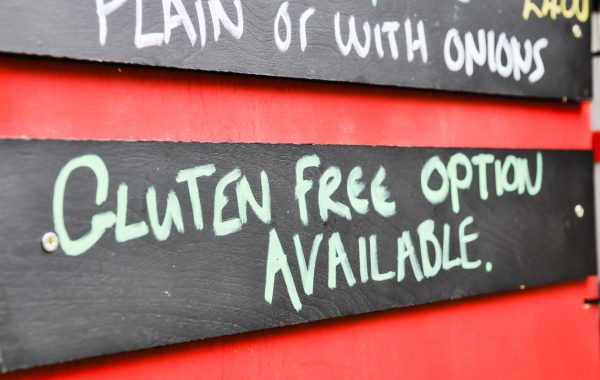 A sign saying 'gluten free option available'